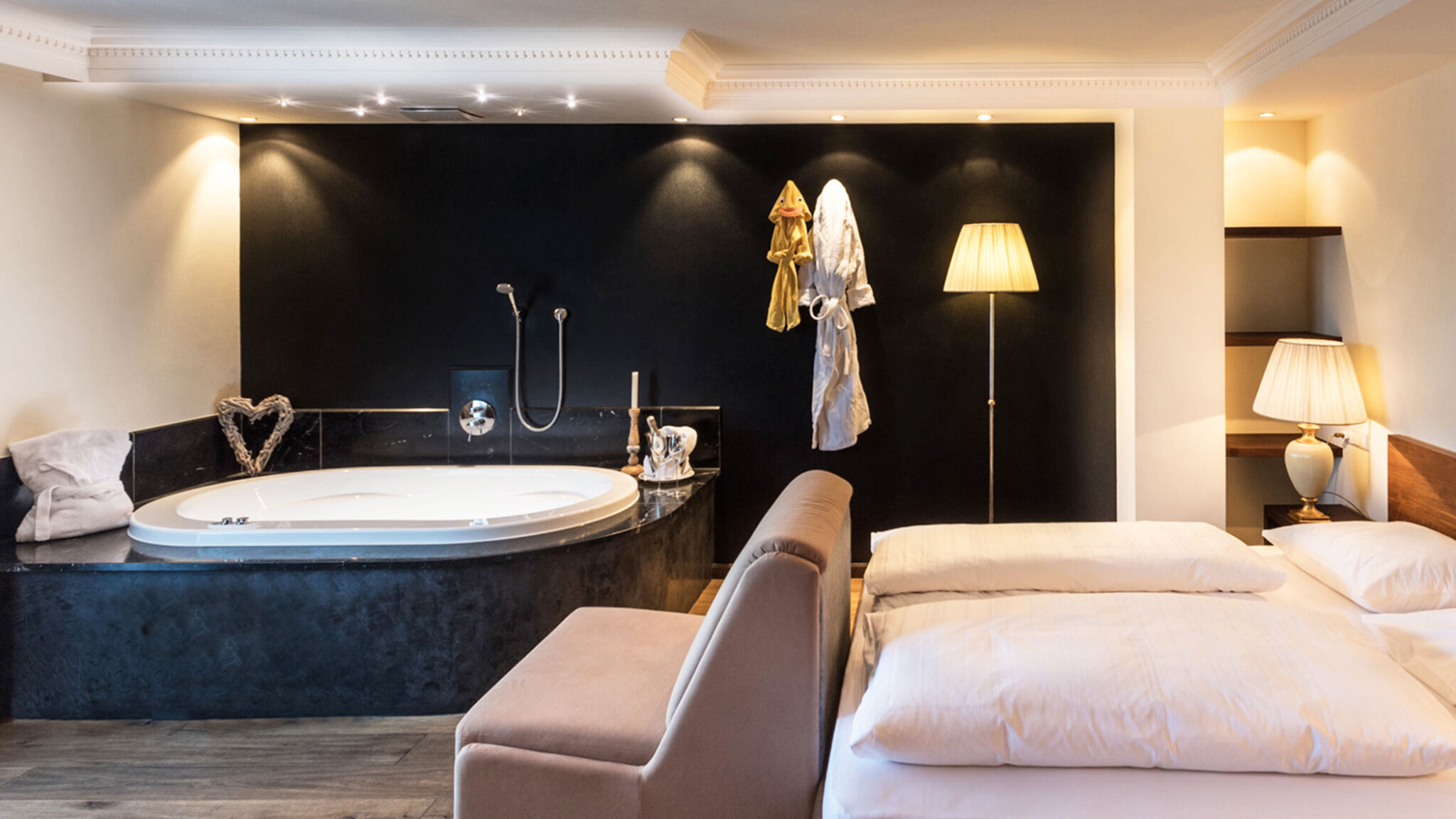 Fabelhafte Mnchen Hotel Mit Jacuzzi Im Zimmer Bild