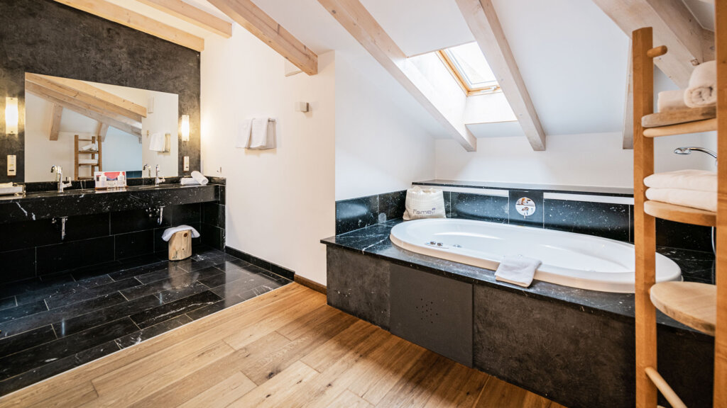 Fabelhafte Mnchen Hotel Mit Jacuzzi Im Zimmer Bild